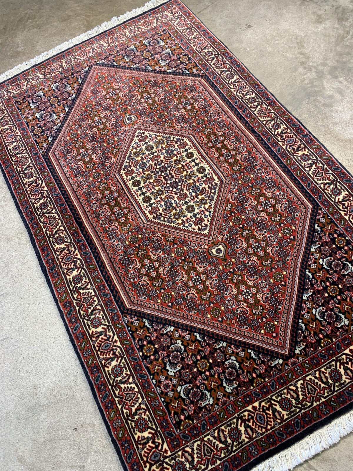 2'11"x4'11'' Hand-Knotted 100% Wool Bidjare Area Rug - Area Carpet