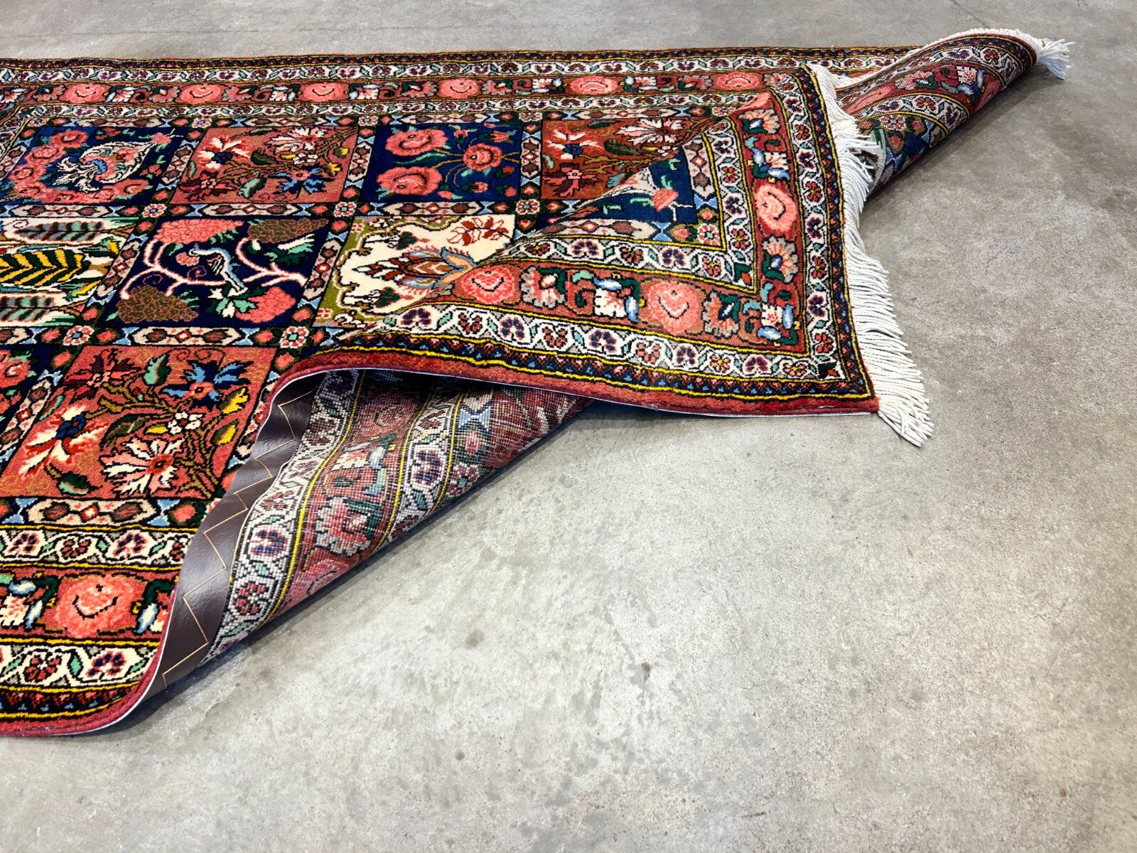 3'5"x5'2" Hand-Knotted 100% Lamb Wool Bakhtiarie Carpet - Area Rug