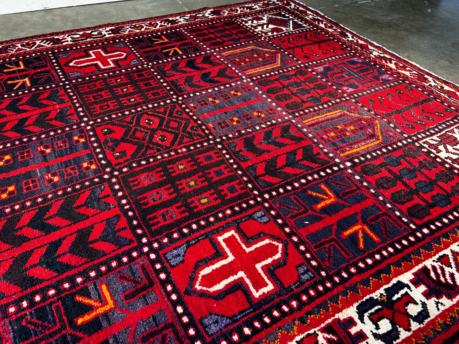 5'5" x 7'6'' Hand-Knotted 100% Wool Pile Bakhtiare Area Rug