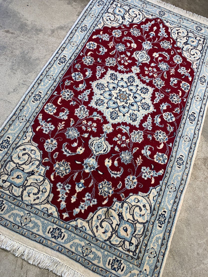 2'11"x5'5'' Very Fine Hand-Knotted Silk & Wool Naine Area Rug - Carpet