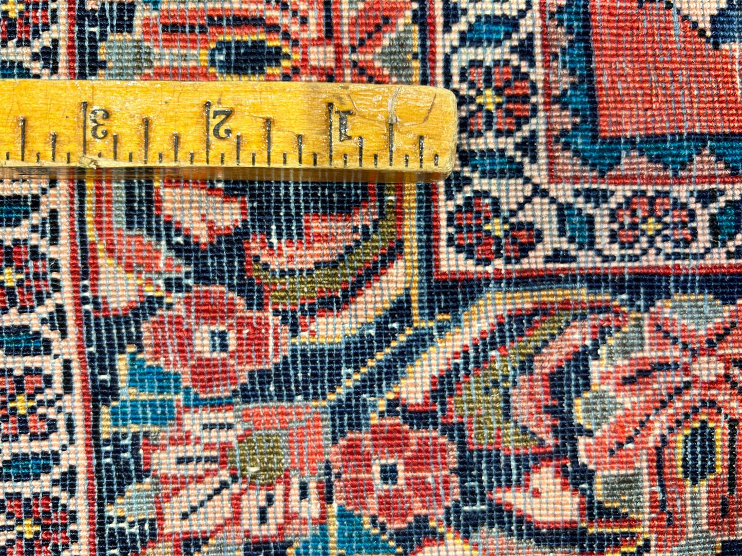 Collector Antique - 4'x4' Hand-Knotted 100% Wool Pile Sarouke Rug