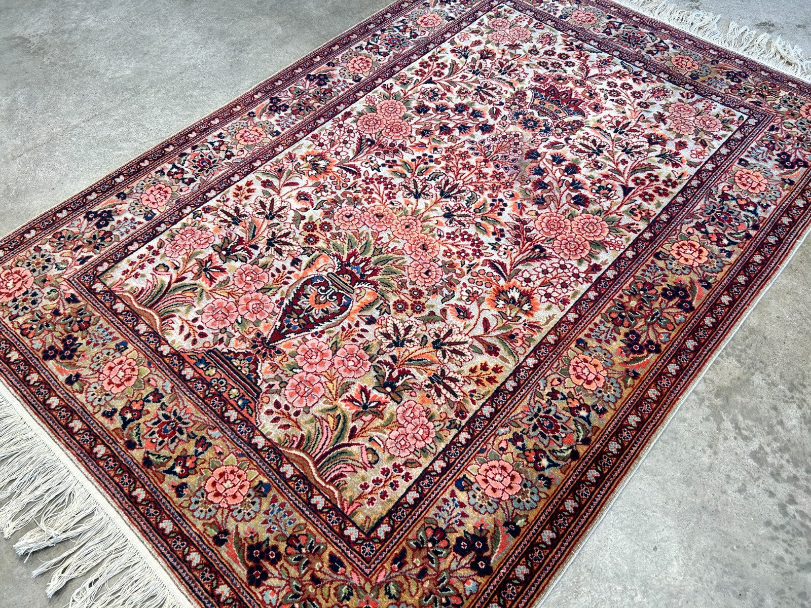 3'3"x5'4" Very Fine Hand-Knotted 100% Wool Pile Persiane Kashane Rug