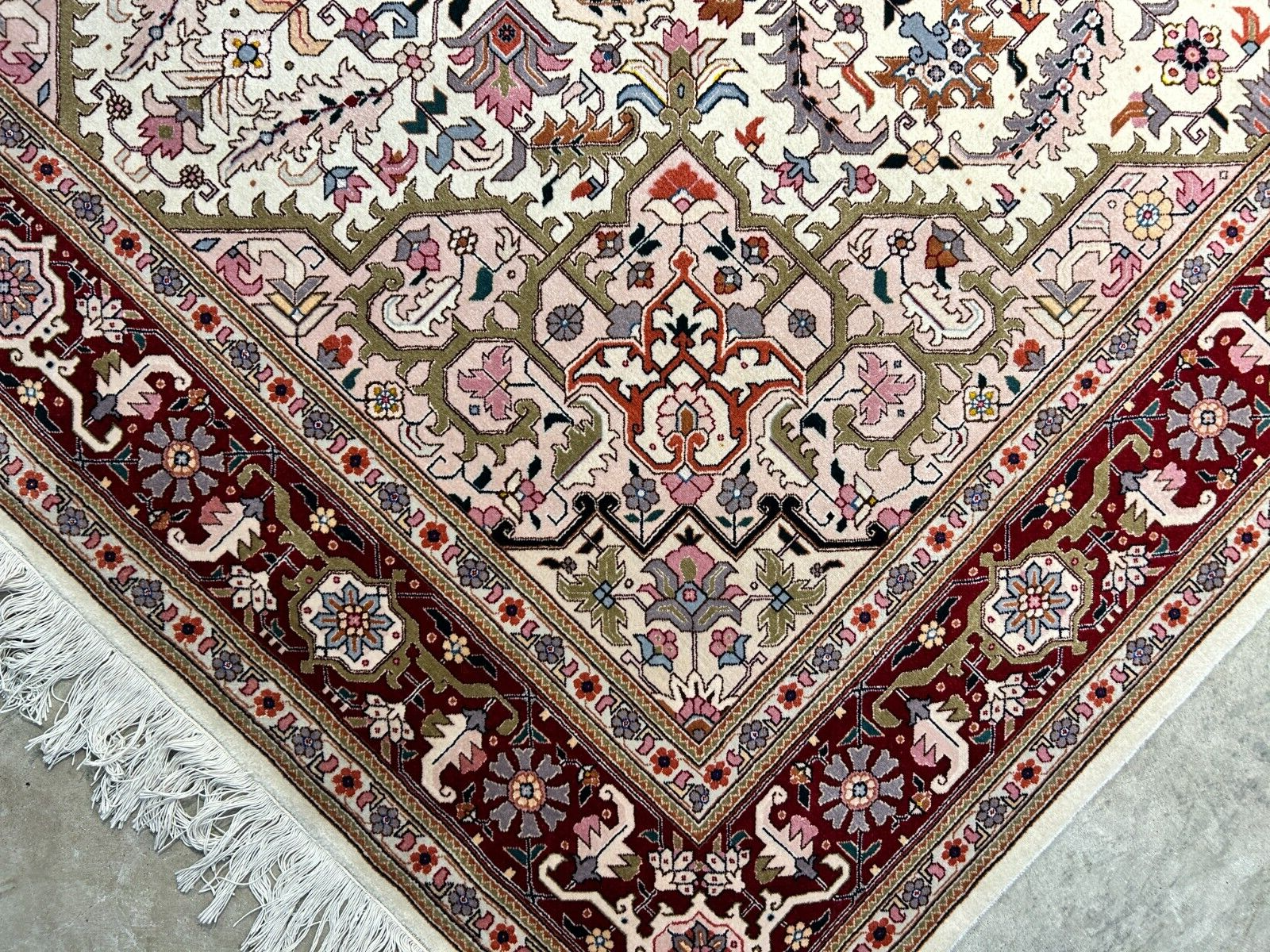 6'8"x10' Fine Hand-Knotted Wool & Silk Blend Tabrize Herize Carpet - Area Rug