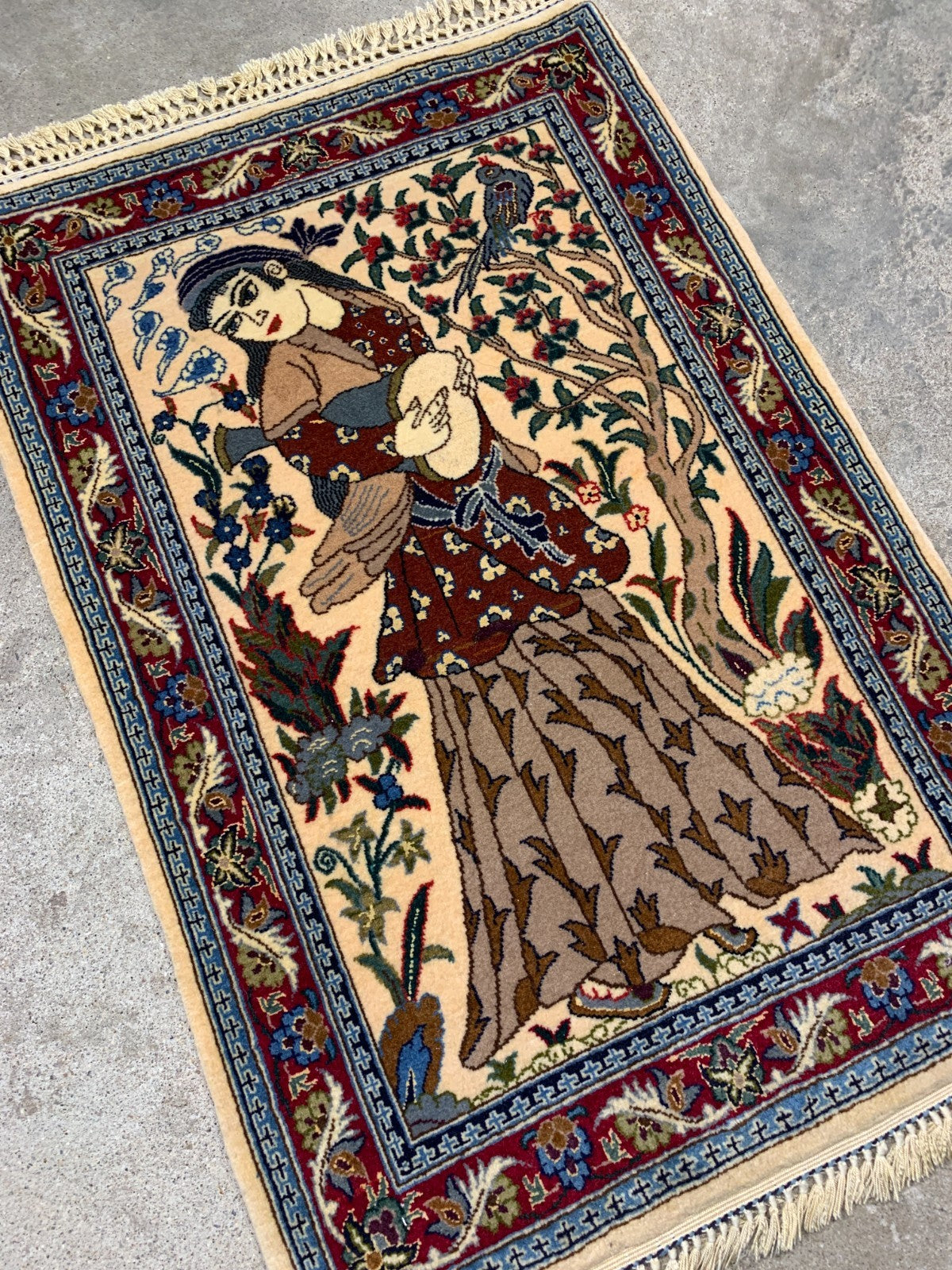 1'7"x2'4" Extra Fine Hand-Knotted 100% Wool Pile Pictorial Isfahane Rug