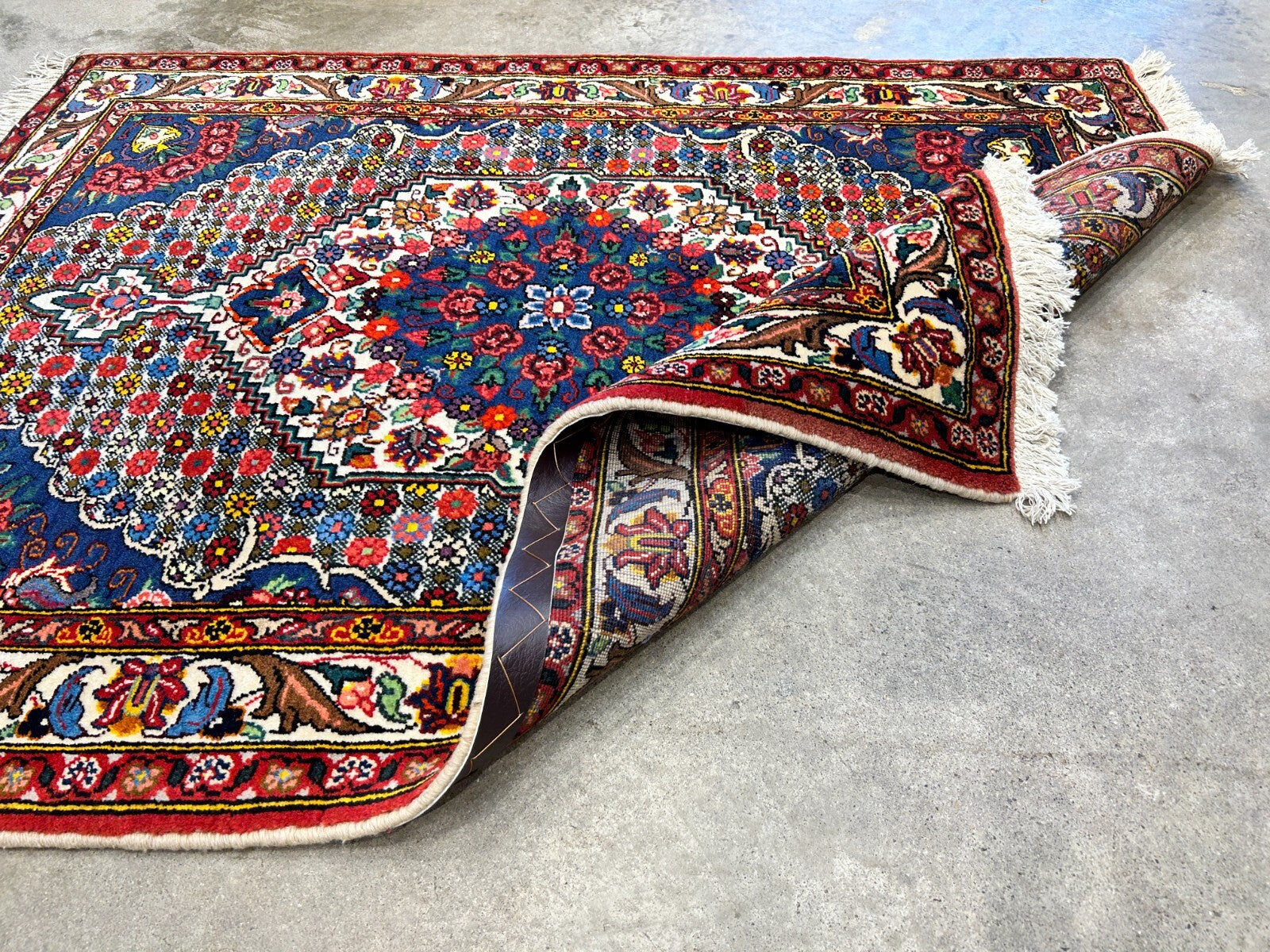 3'5"x5'2" Hand-Knotted 100% Lamb Wool Bakhtiarie Area Rug