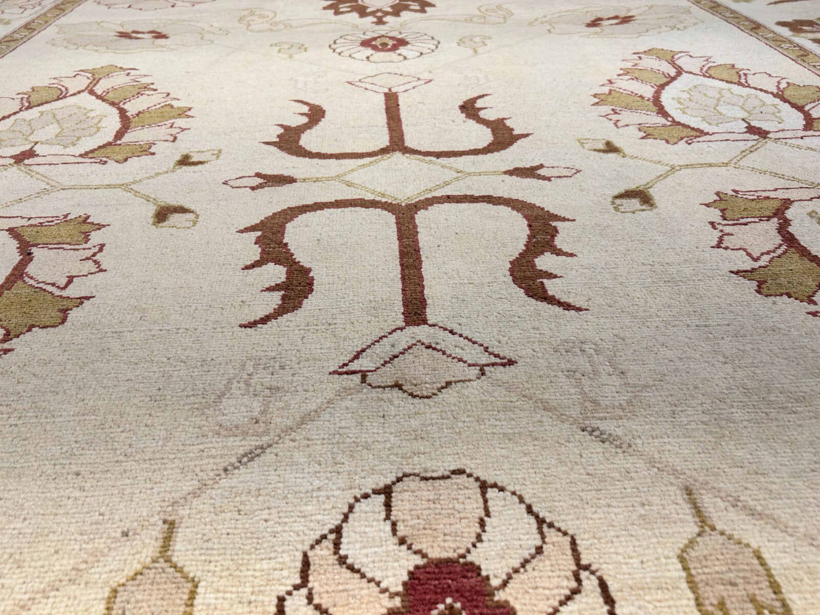 7'0"x9'3" Hand-Knotted 100% Wool Pile Indian Arut Carpet - Area Rug