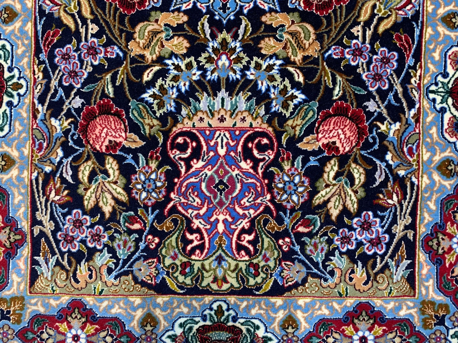 2'3"x3'6" Extra Fine Hand-Knotted Wool & Silk Isfahane Rug