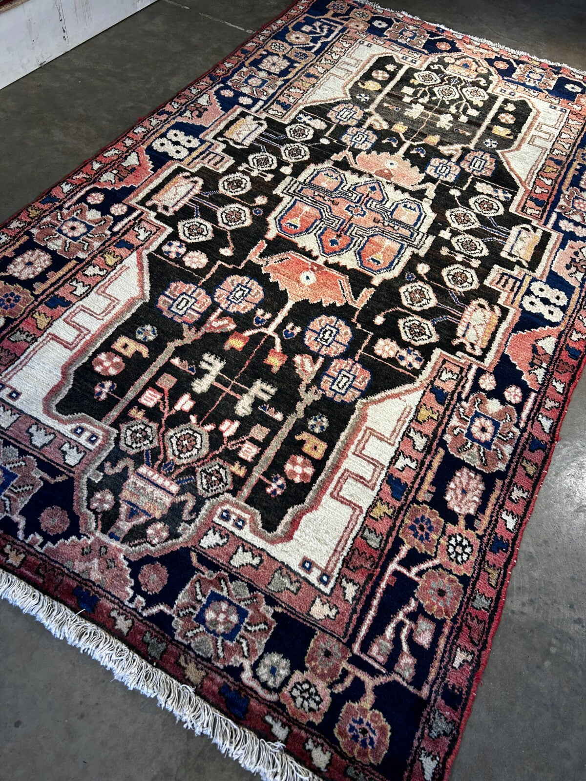 4'7" x 7'10'' Hand-Knotted 100% Lamb Wool Carpet - Nahavande Area Rug