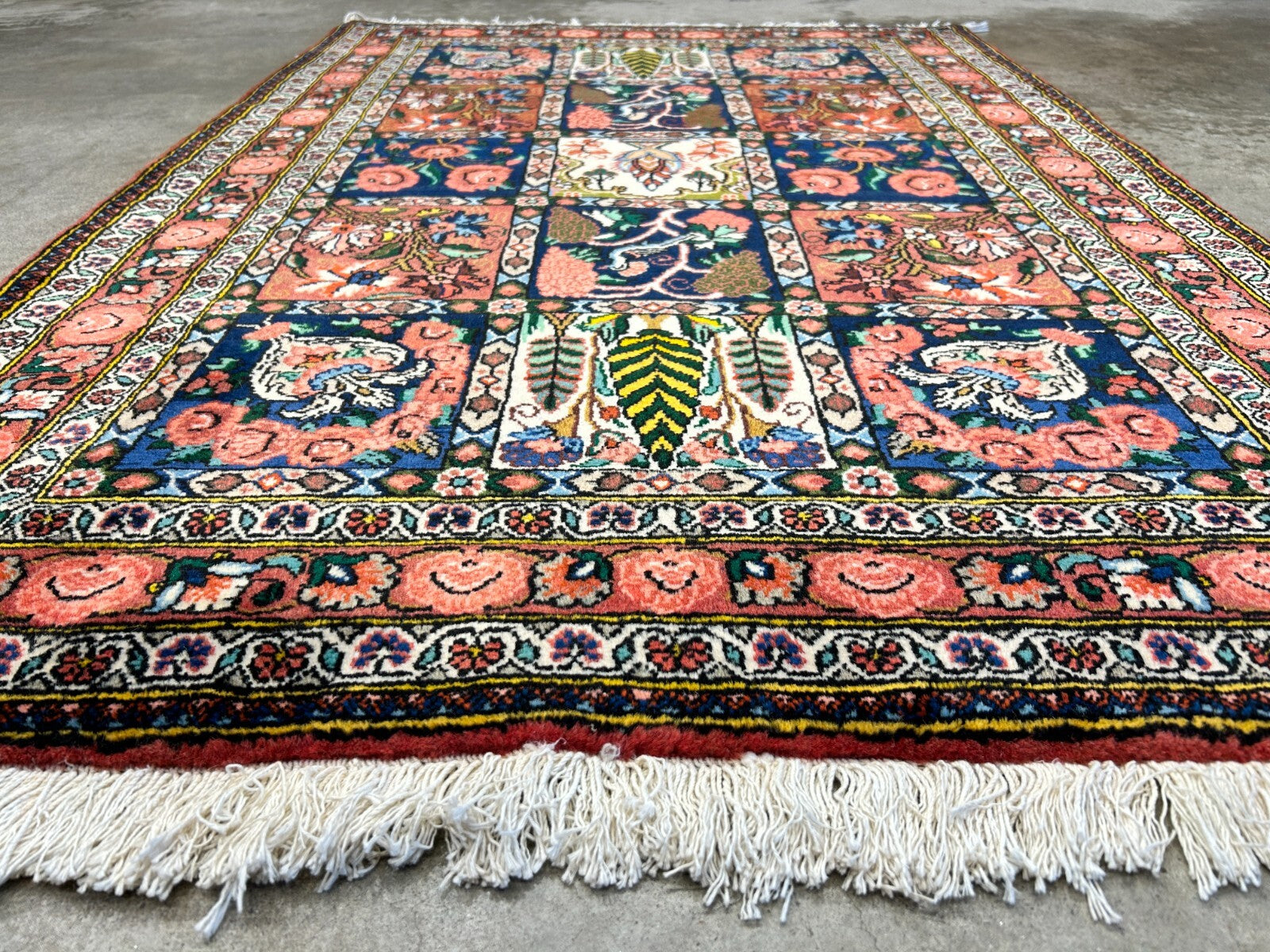 3'5"x5'2" Hand-Knotted 100% Lamb Wool Bakhtiarie Carpet - Area Rug