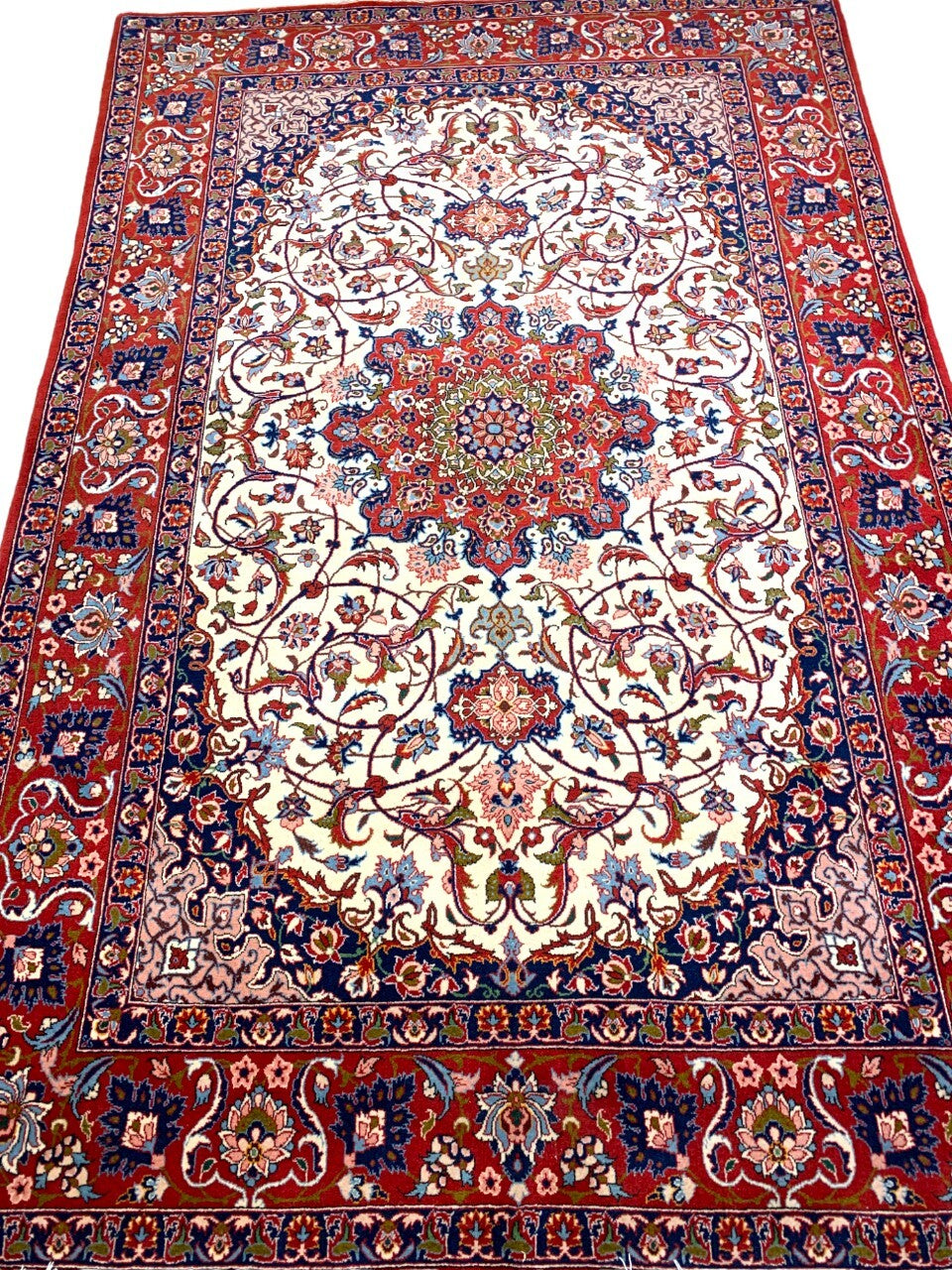 4'7" x 7'2'' Semi-Antique Hand-Knotted 100% Wool Isfahane Rug