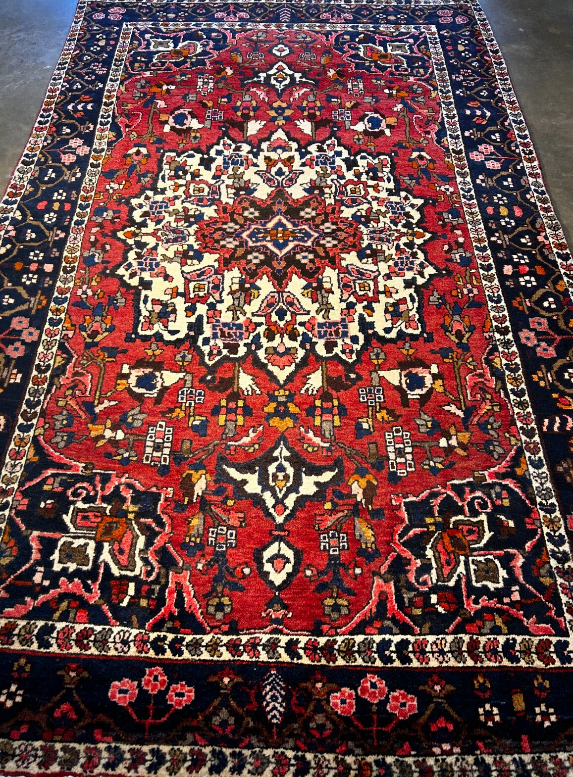 5'2" x 8'5'' Hand-Knotted 100% Wool Bakhtiare Area Rug