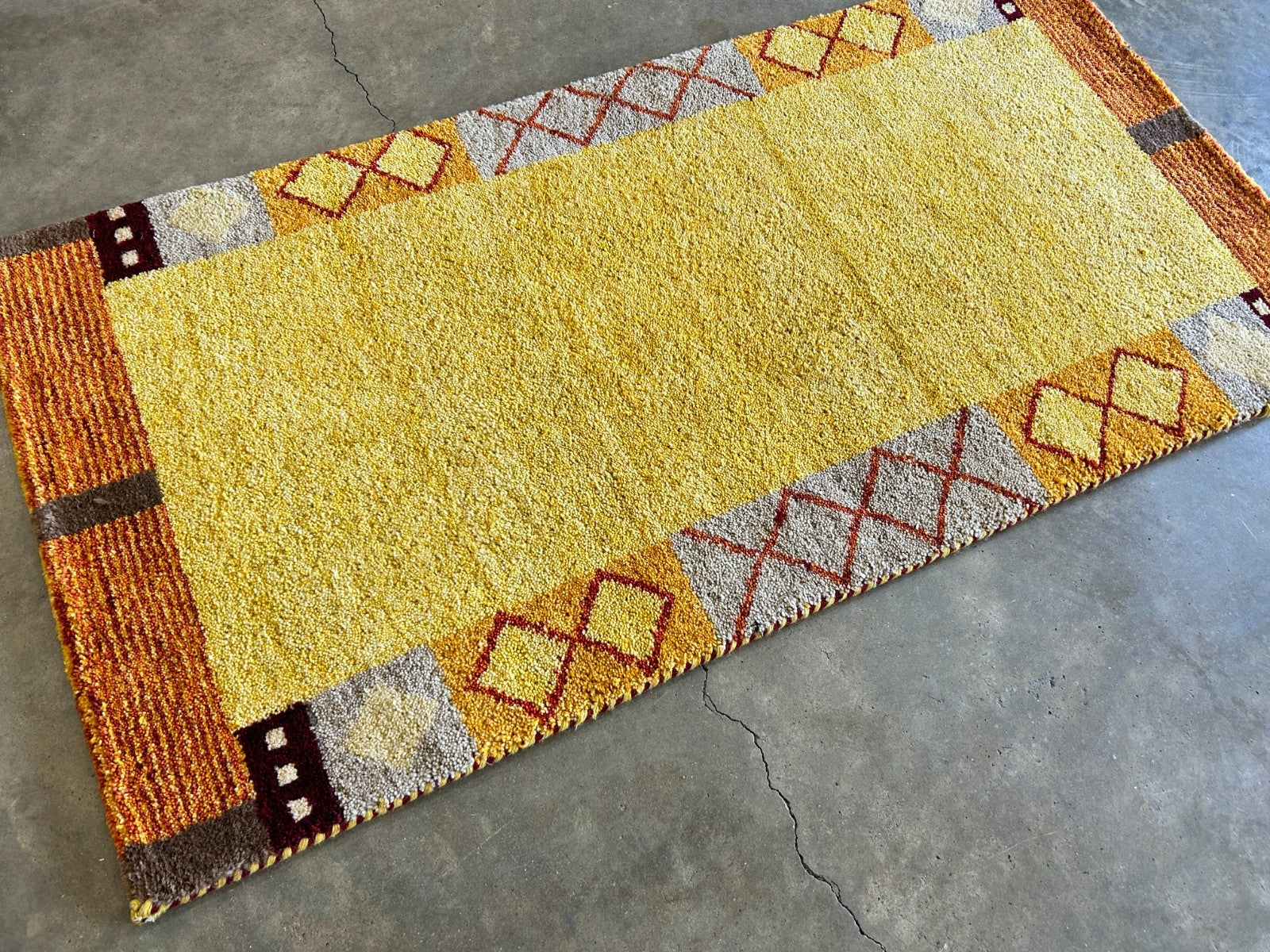 2'x4' Hand-Knotted 100% Wool Pile Gabbeh Rug
