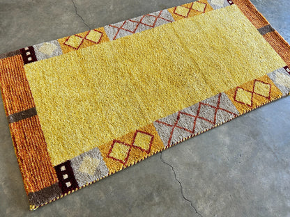 2'x4' Hand-Knotted 100% Wool Pile Gabbeh Rug