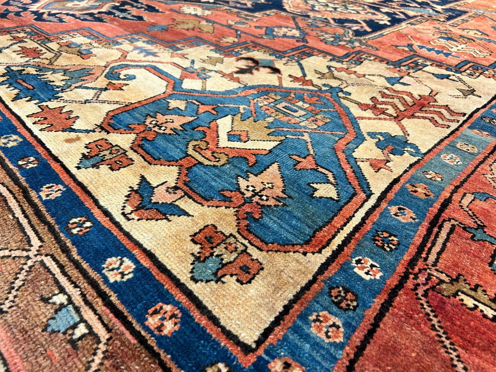 Collector Item - 9'8"x11'10 Antique Fine Wool Herize Serapy Hand-Knotted Rug