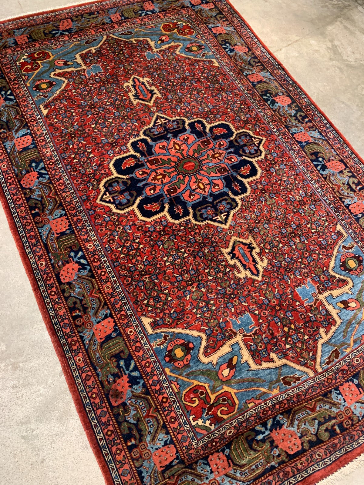 4'3"x6'7" Antique Hand-knotted Fine Wool Pile Bidjare Rug - Carpet