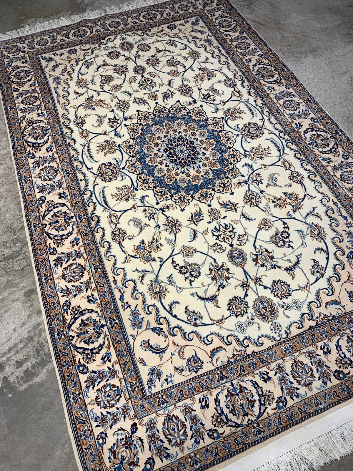 4'4"x6'11" Very Fine Hand-Knotted Wool & Silk Blend Naine Carpet - Area Rug