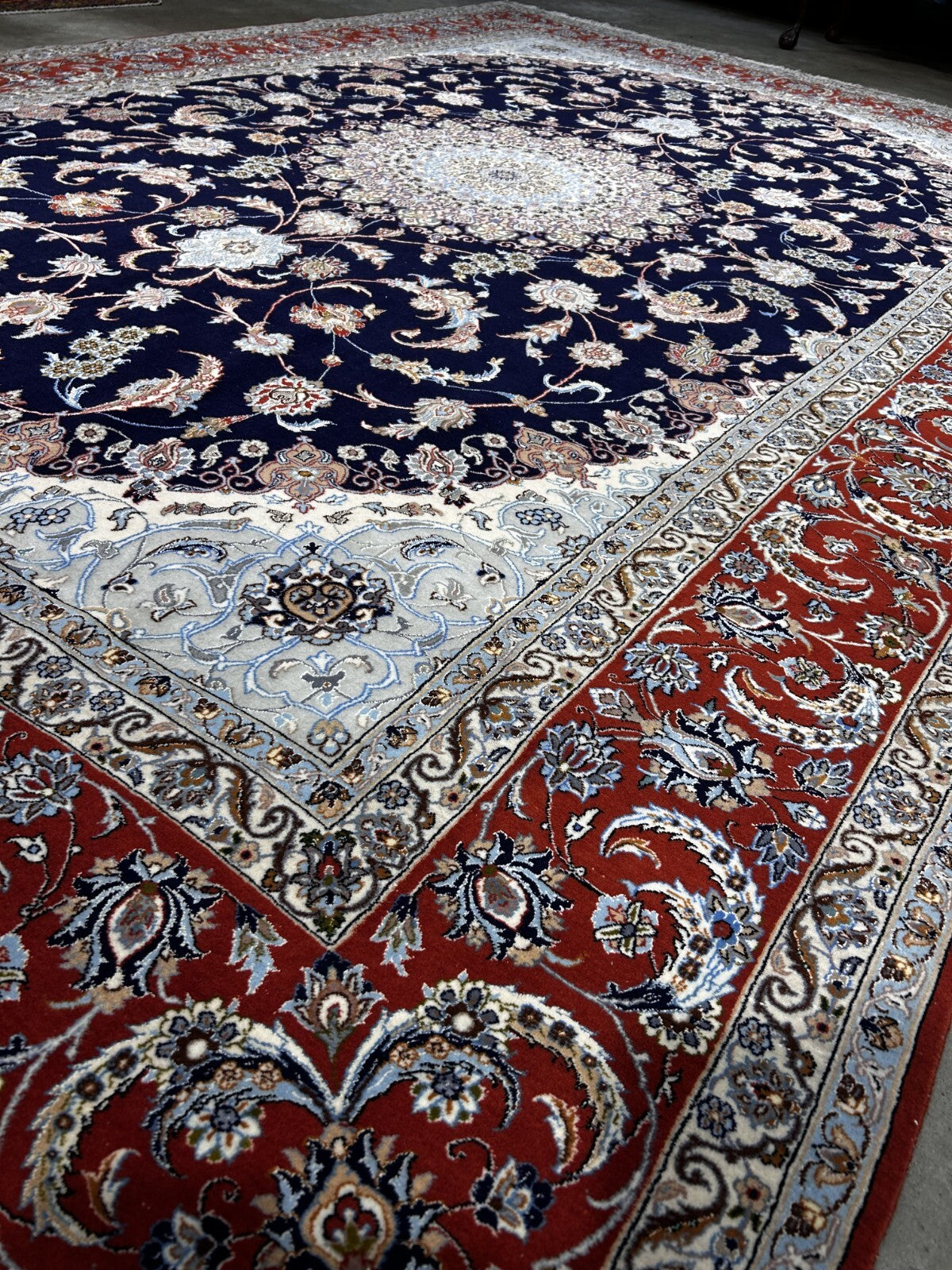 8'8"x11'9" Extra Fine Hand-Knotted Wool & Silk Isfahane Rug