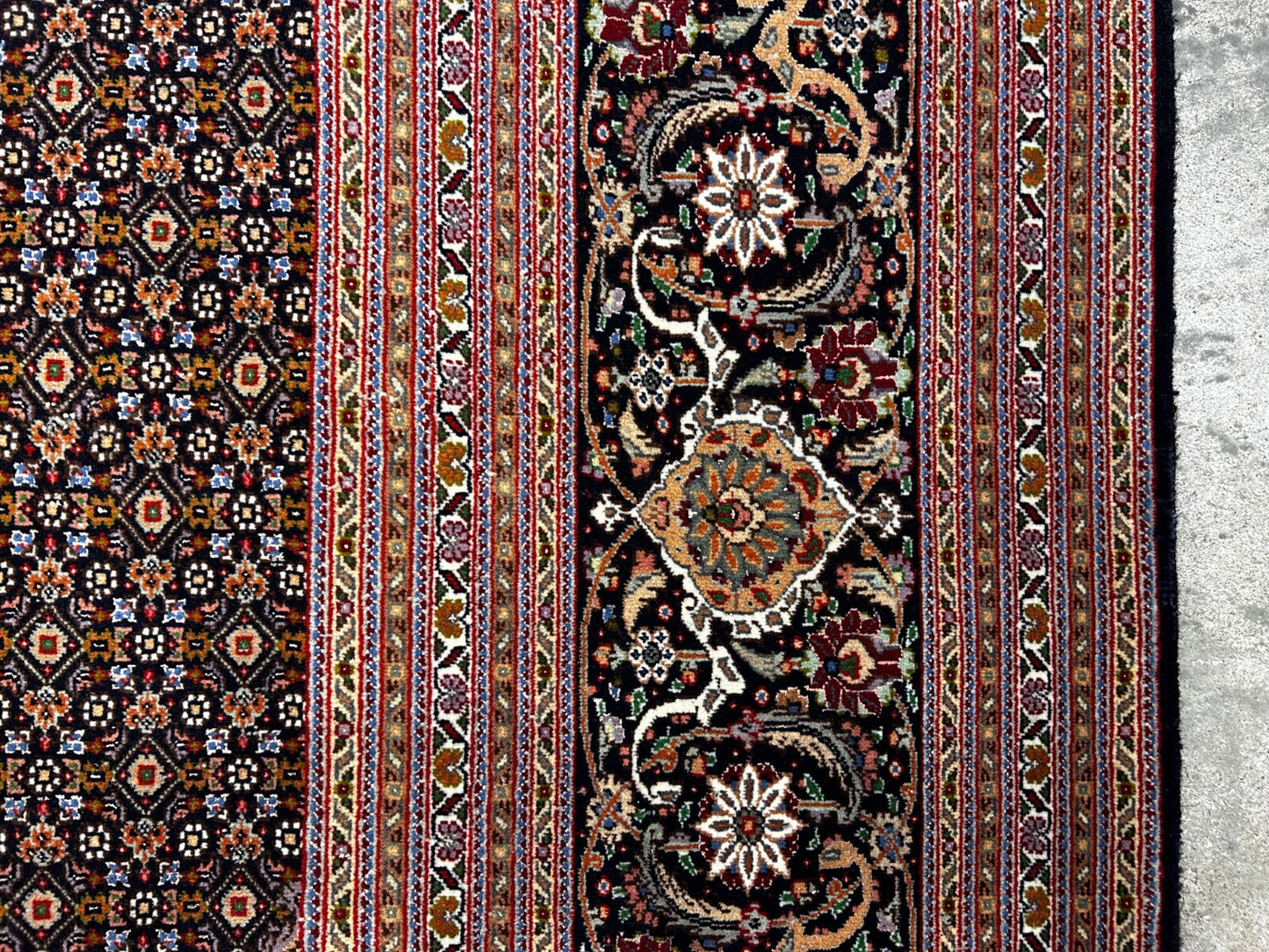 8'4"x11'6" Fine Hand-Knotted Wool & Silk Oriental Rug - Area Carpet