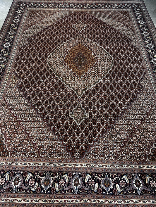 8'4"x11'3" Fine Hand-Knotted Wool & Silk Oriental Rug - Area Carpet