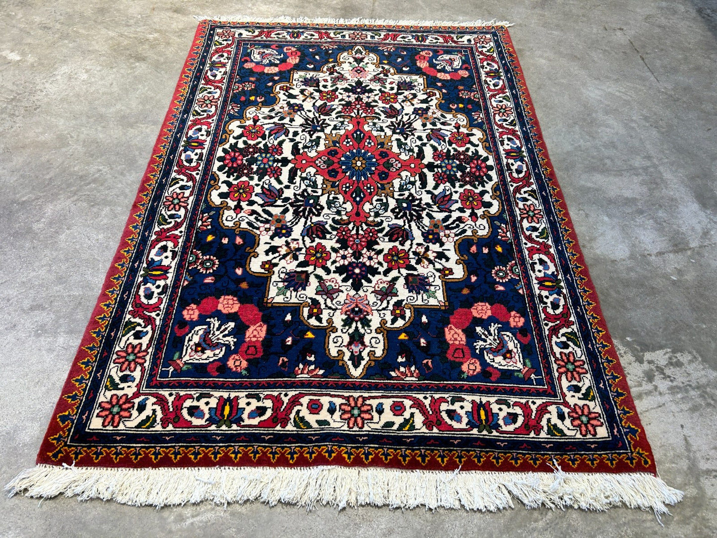 3'5"x5'2'' Hand-Knotted 100% Wool Persiane Bakhtiarie Area Rug