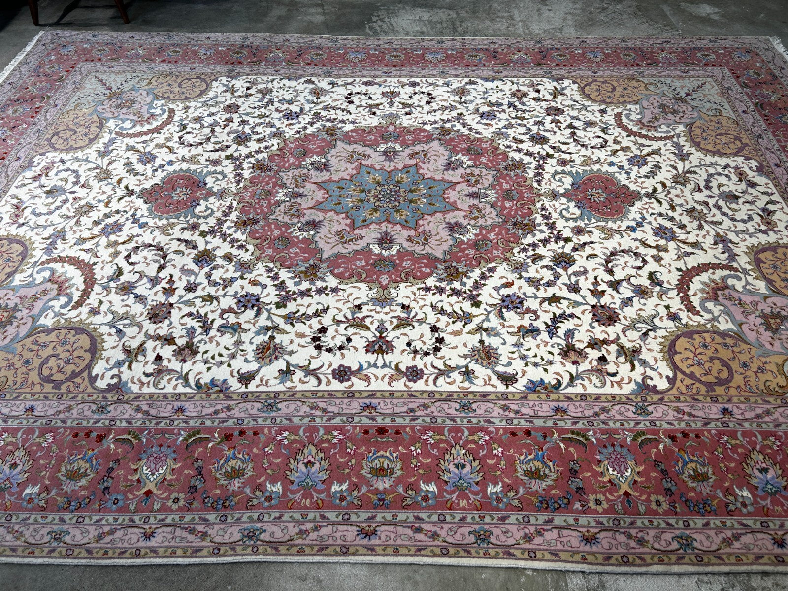 8'4"x11'3" Very Fine Hand-Knotted Wool & Silk Oriental Rug - Area Carpet