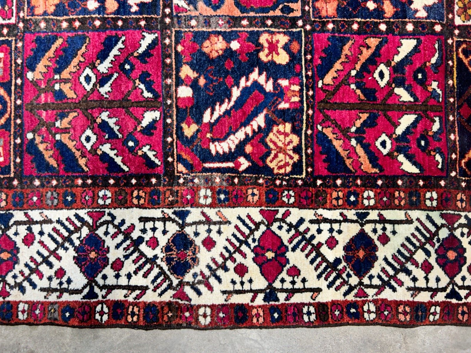 7'1"x10'1" Hand-Knotted 100% Lamb Wool Bakhtiarie Carpet - Area Rug