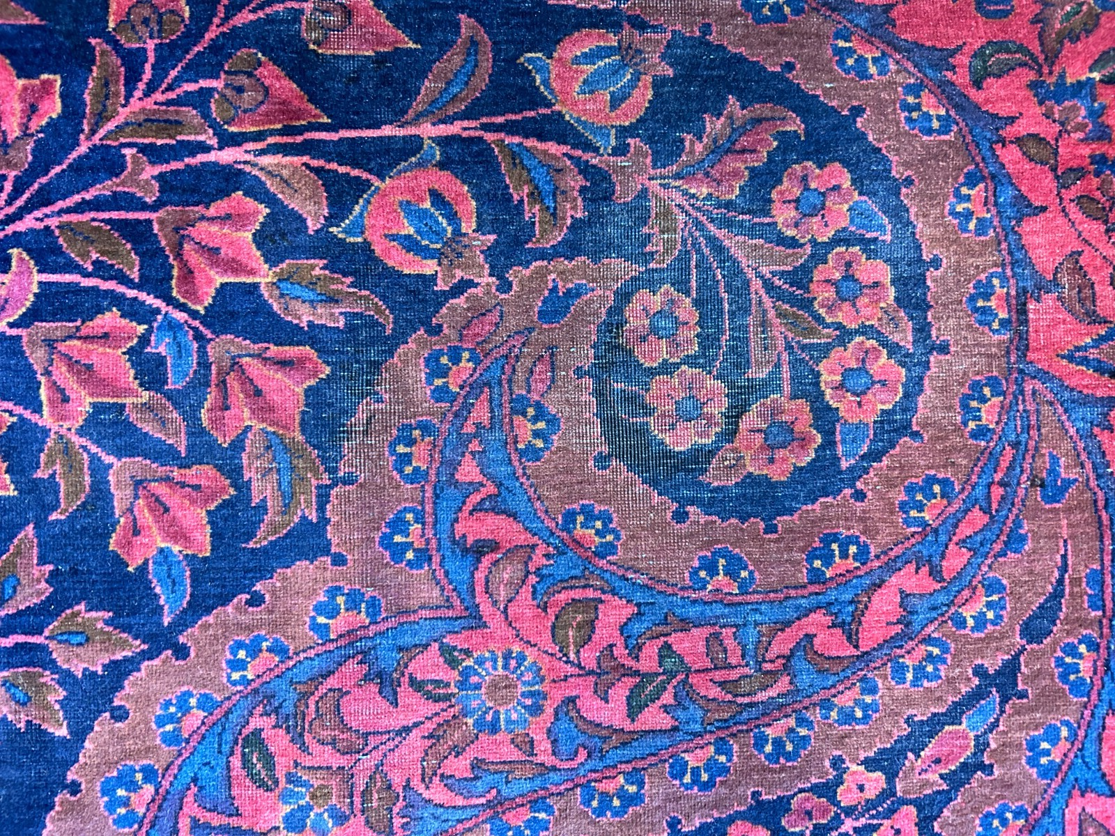 Collector Antique 8'6"x12' Extra Fine Hand-Knotted Wool Kashane Rug