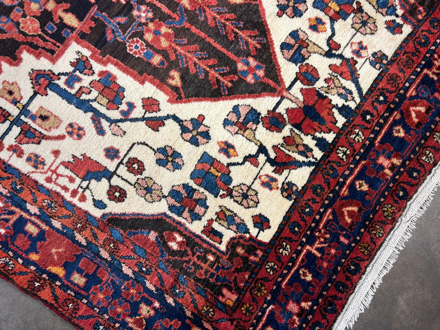 5'4" x 10'4" Hand-Knotted 100% Wool Nahavande Area Rug