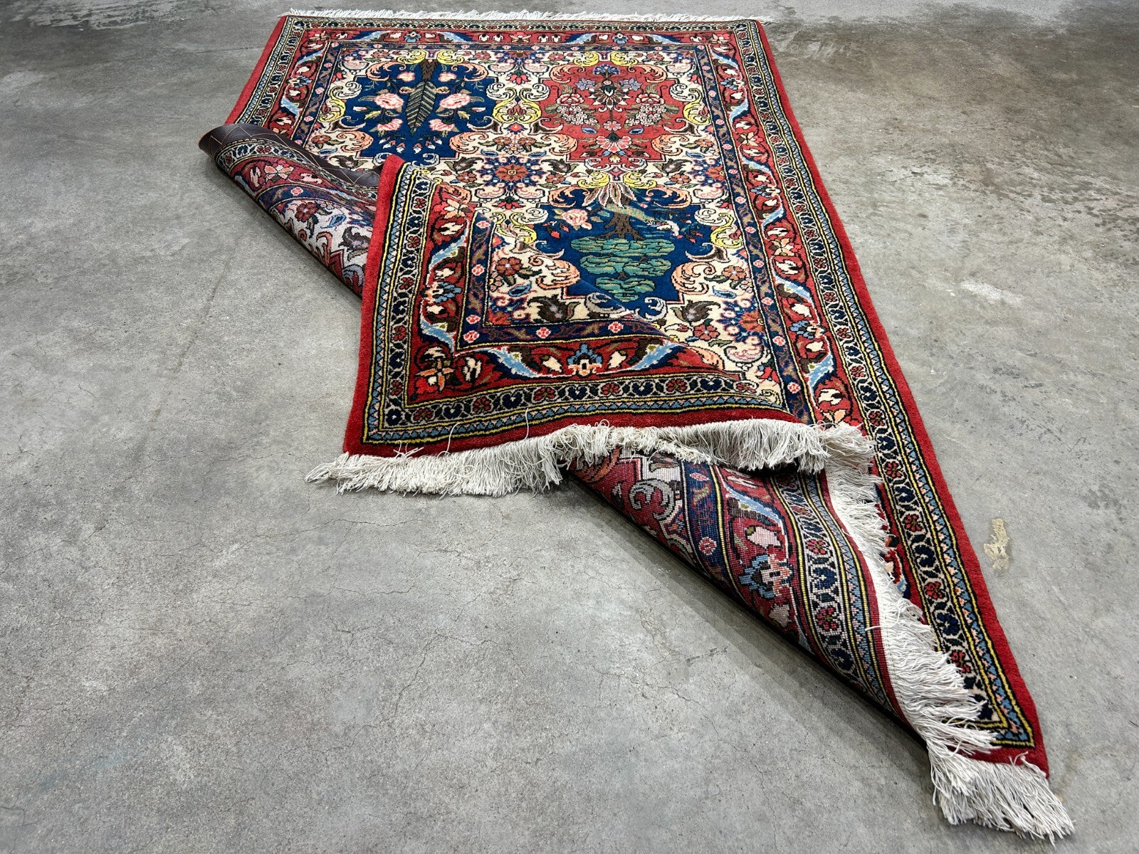 3'5"x5'2" Hand-Knotted 100% Lamb Wool Bakhtiarie Carpet - Area Rug