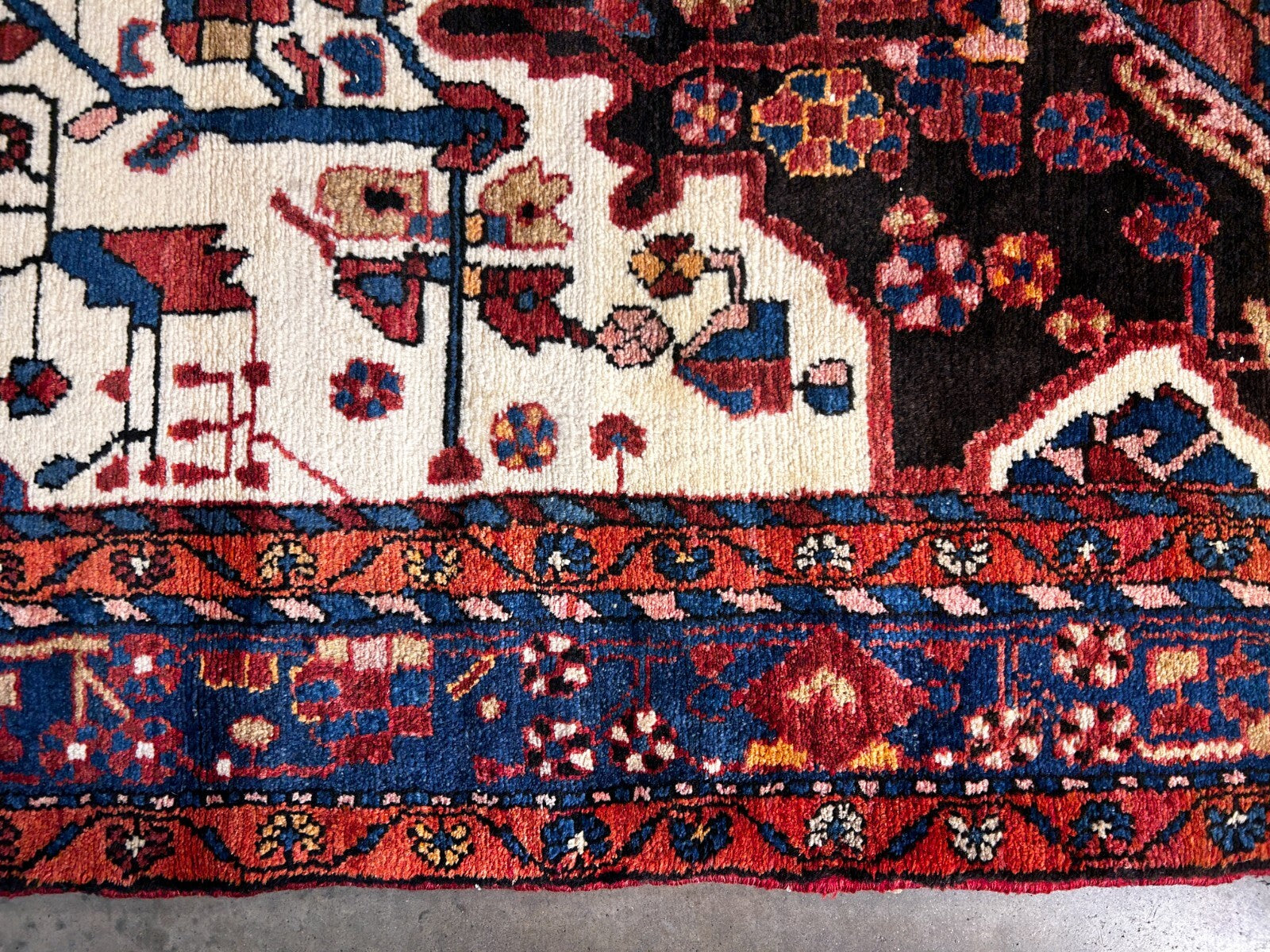 5'4" x 10'4" Hand-Knotted 100% Wool Nahavande Area Rug