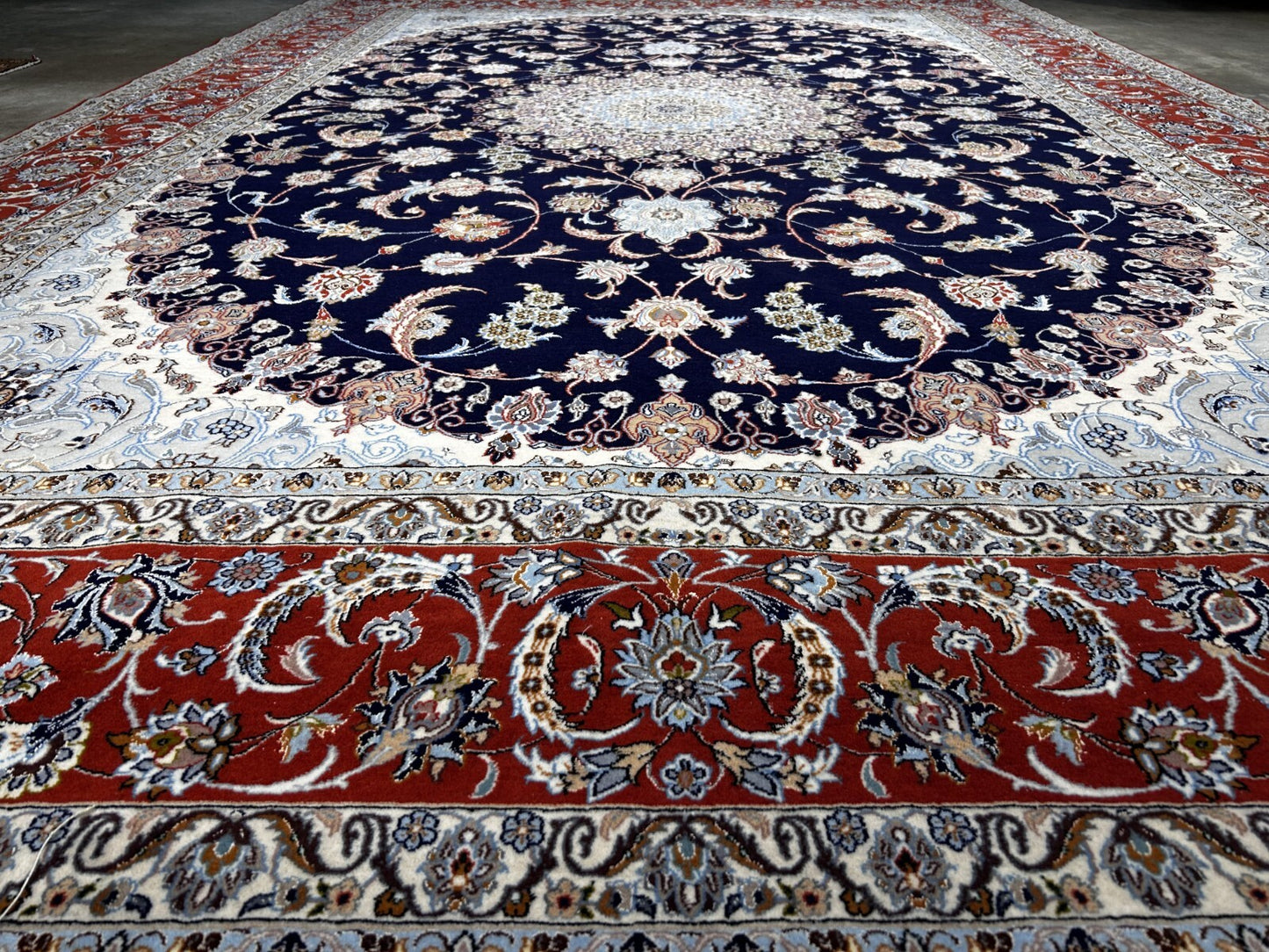 8'8"x11'9" Extra Fine Hand-Knotted Wool & Silk Isfahane Rug