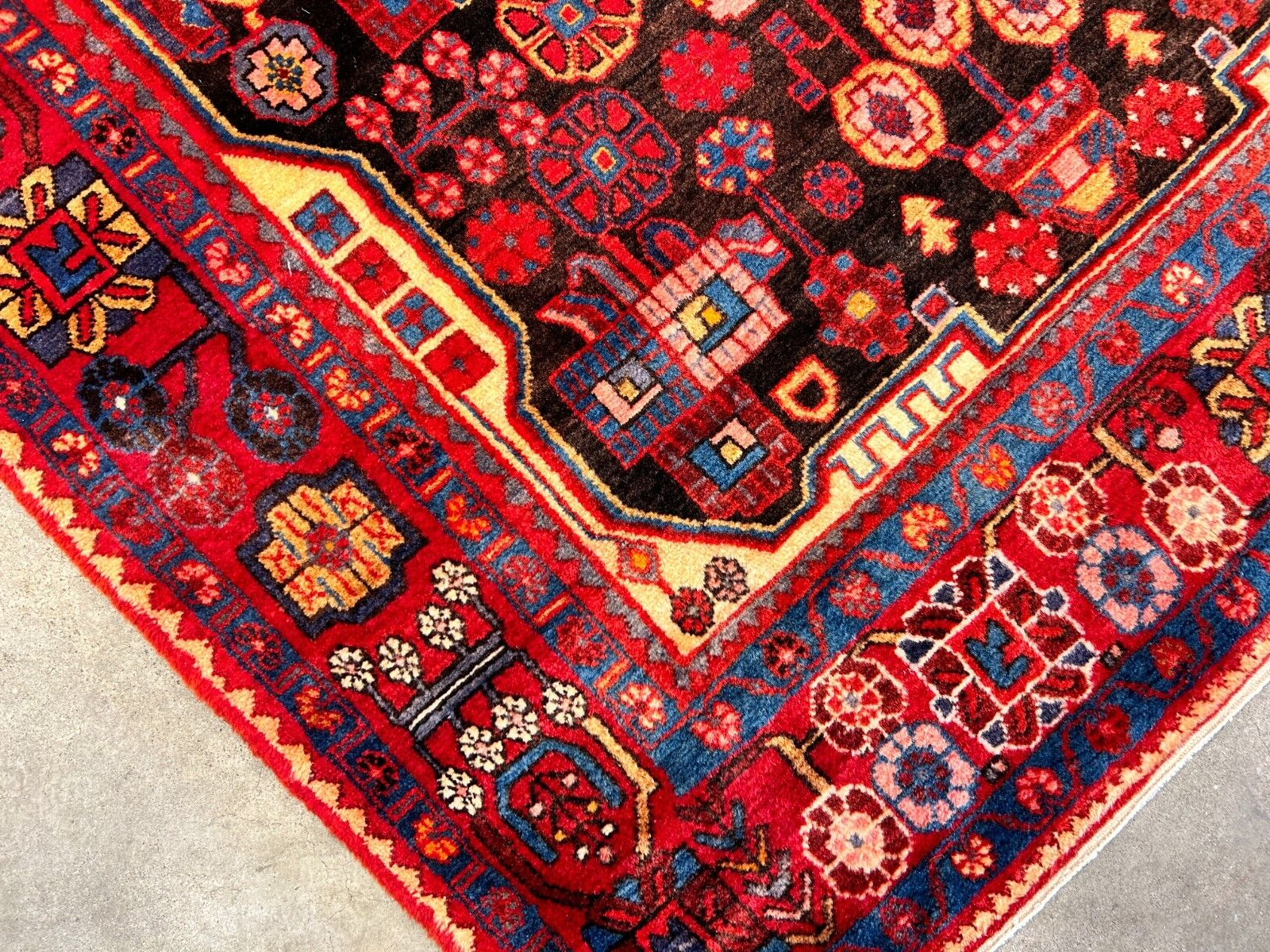 5'0" x 9'10" Hand-Knotted 100% Wool Carpet - Nahavande Area Rug