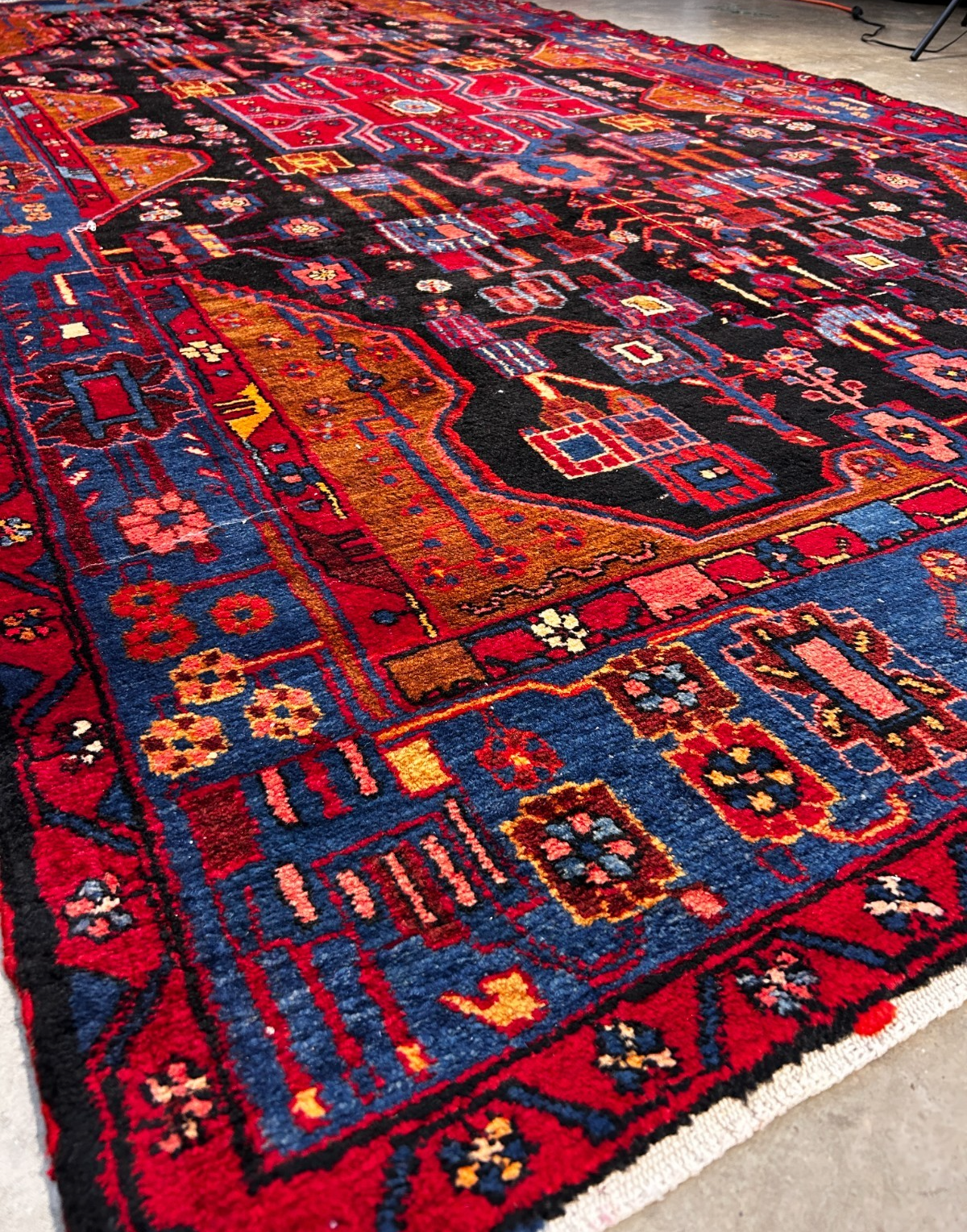 5'4" x 10' Hand-Knotted 100% Wool Pile Hamadane Area Rug