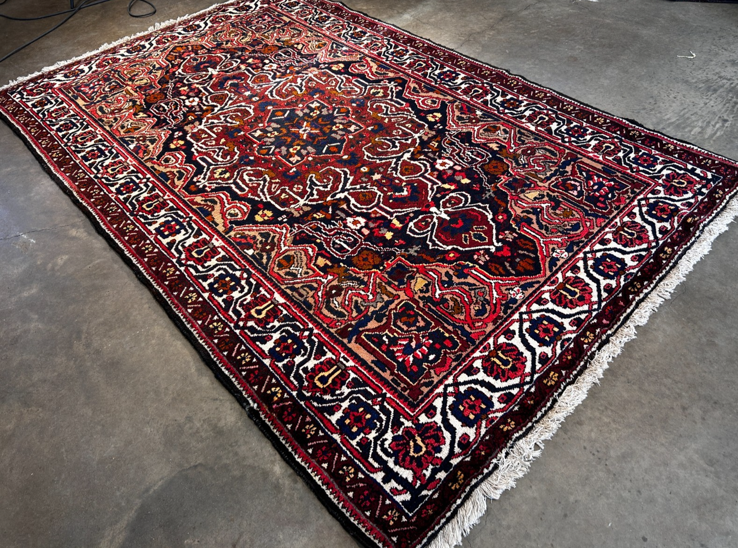 5'5" x 8'10" Hand-Knotted 100% Wool Pile Bakhtiarie Area Rug - Carpet