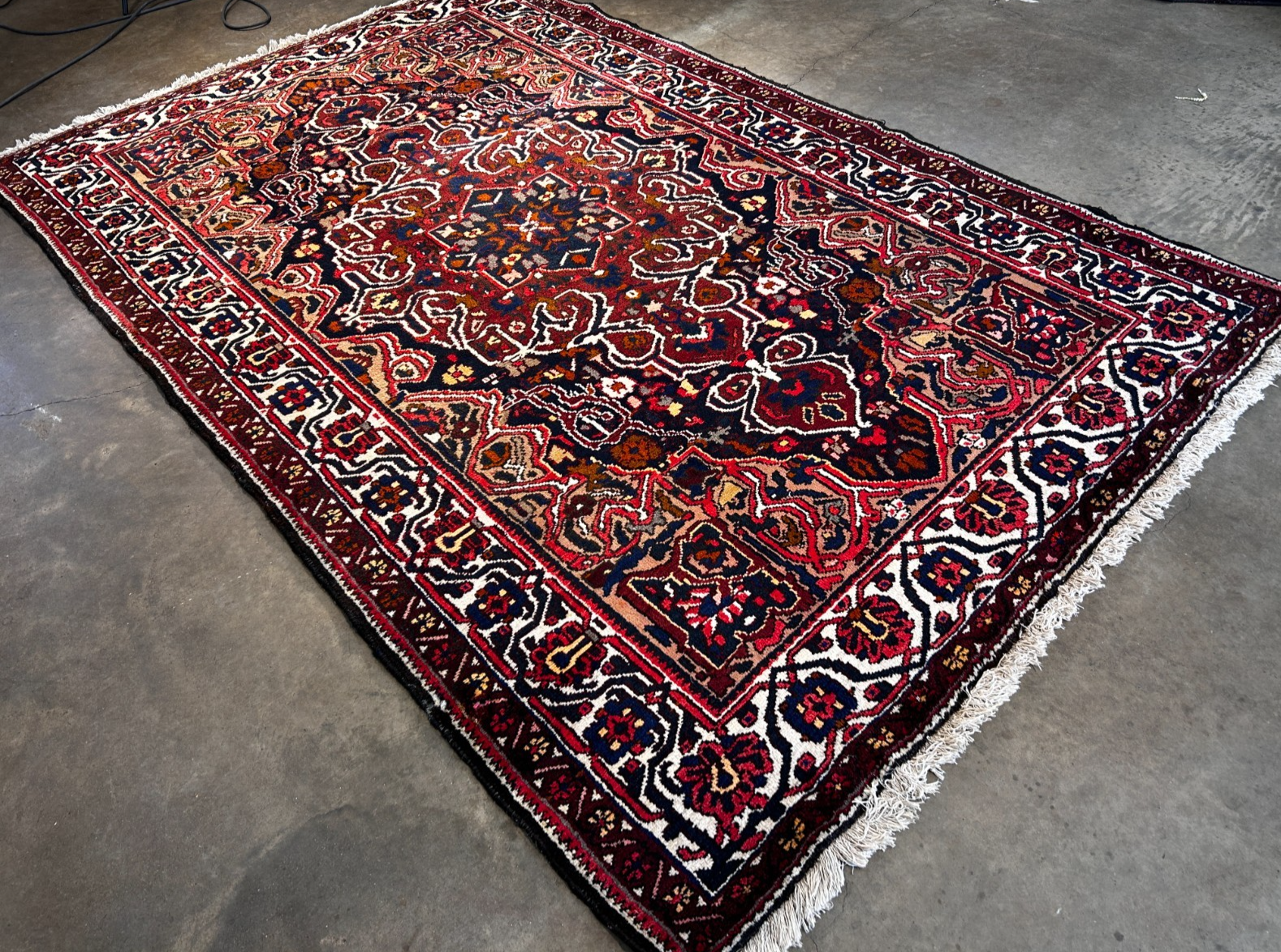 5'5" x 8'10" Hand-Knotted 100% Wool Pile Bakhtiarie Area Rug - Carpet
