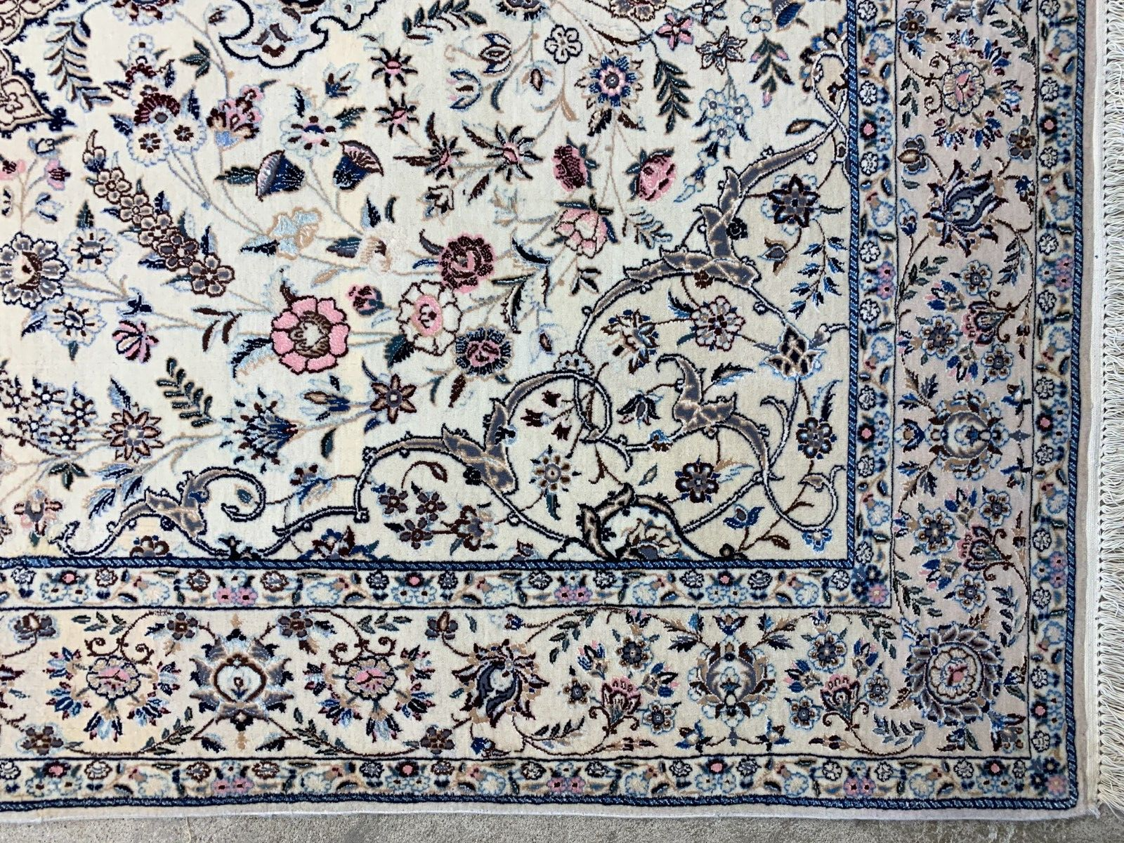 4'3"x6'10" Fine Hand-Knotted Wool & Silk Blend Naine Carpet - Area Rug