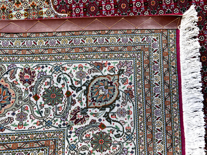 8'2"x11'6" Fine Hand-Knotted Wool & Silk Oriental Rug - Area Carpet