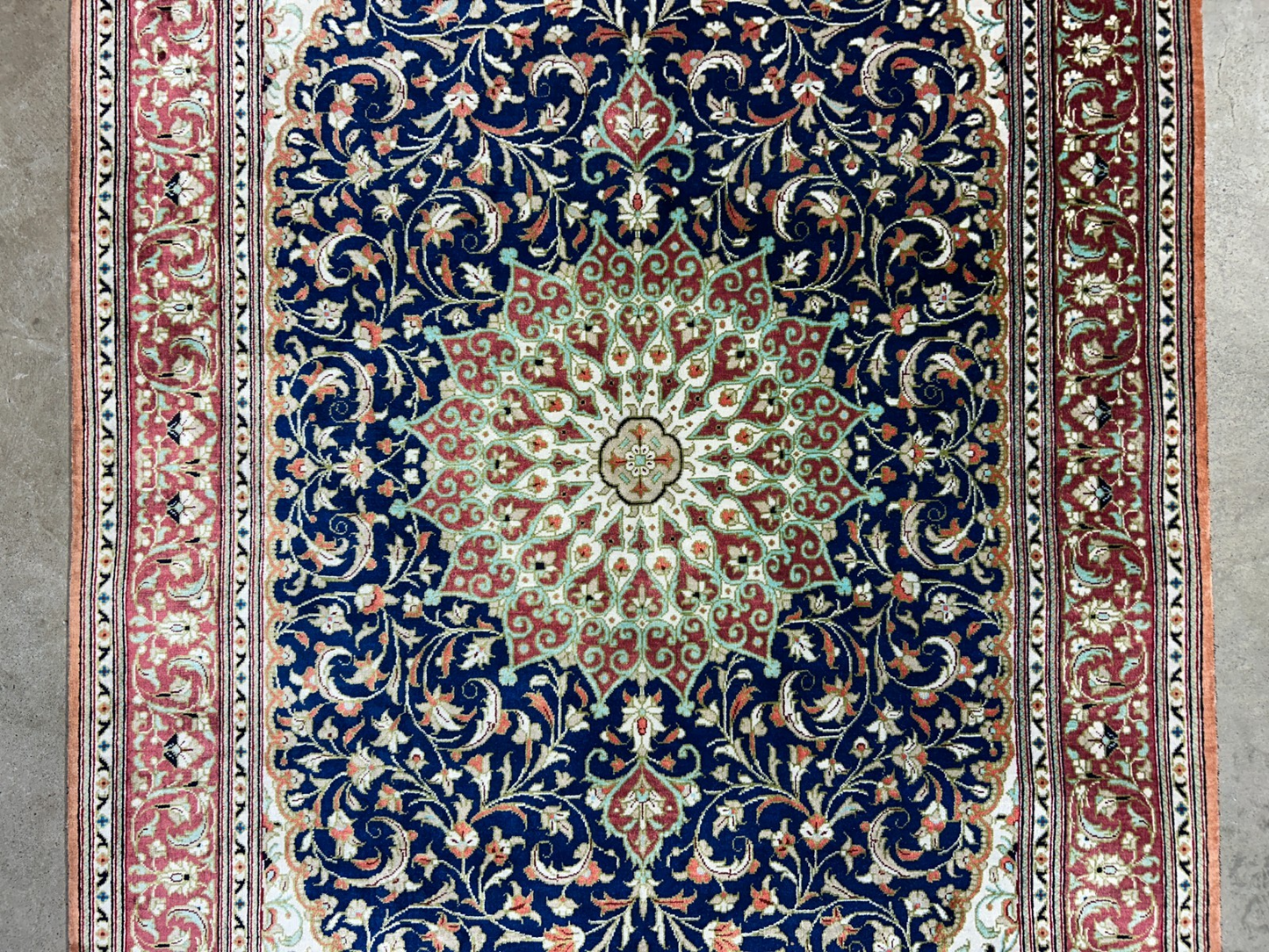 2'8"x4'1" Exquisite Extra-Fine Hand-Knotted 100% Silk Qume Area Rug