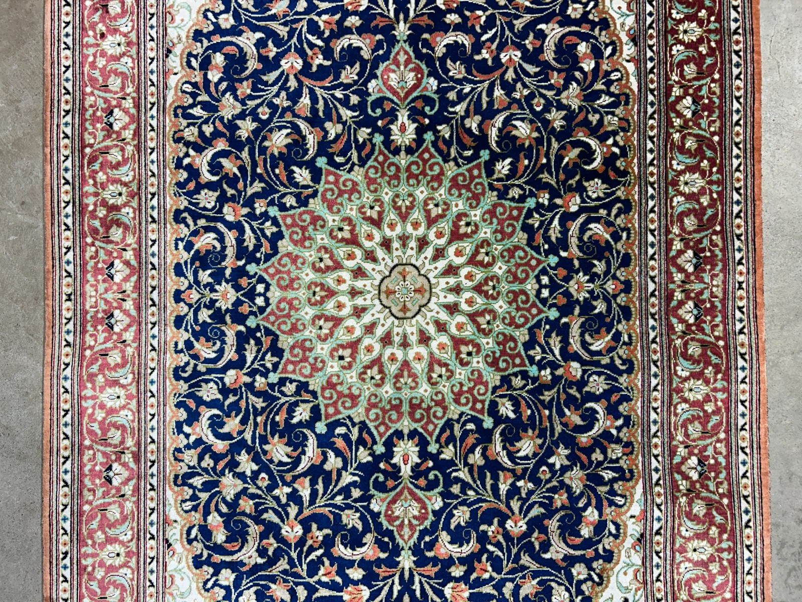 2'8"x4'1" Exquisite Extra-Fine Hand-Knotted 100% Silk Qume Area Rug