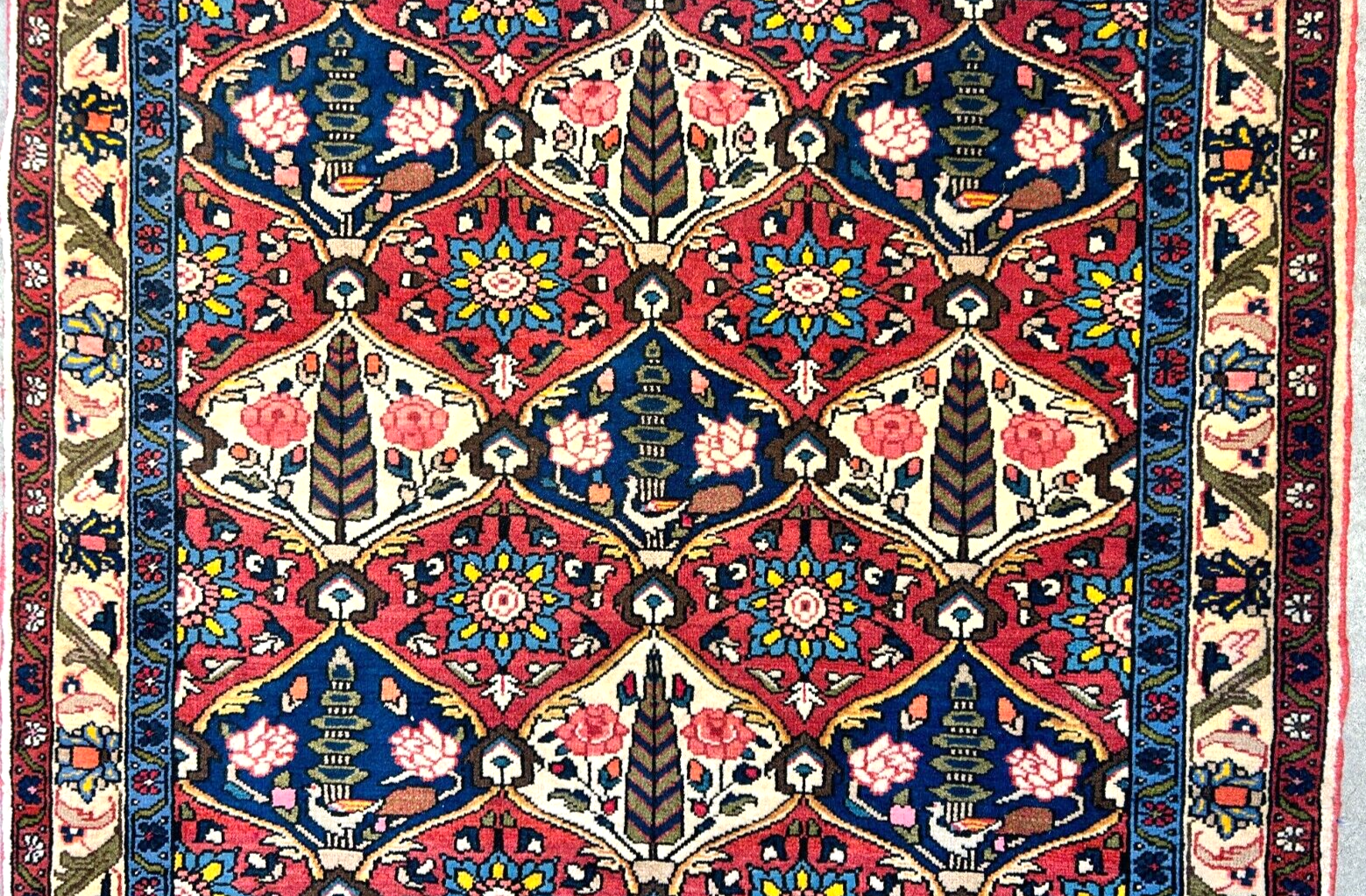 3'3"x4'9" Hand-Knotted 100% Lamb Wool Bakhtiarie Area Rug