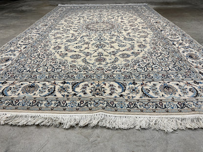 5'7"x9' Extra Fine Hand-Knotted Wool & Silk Naine Rug