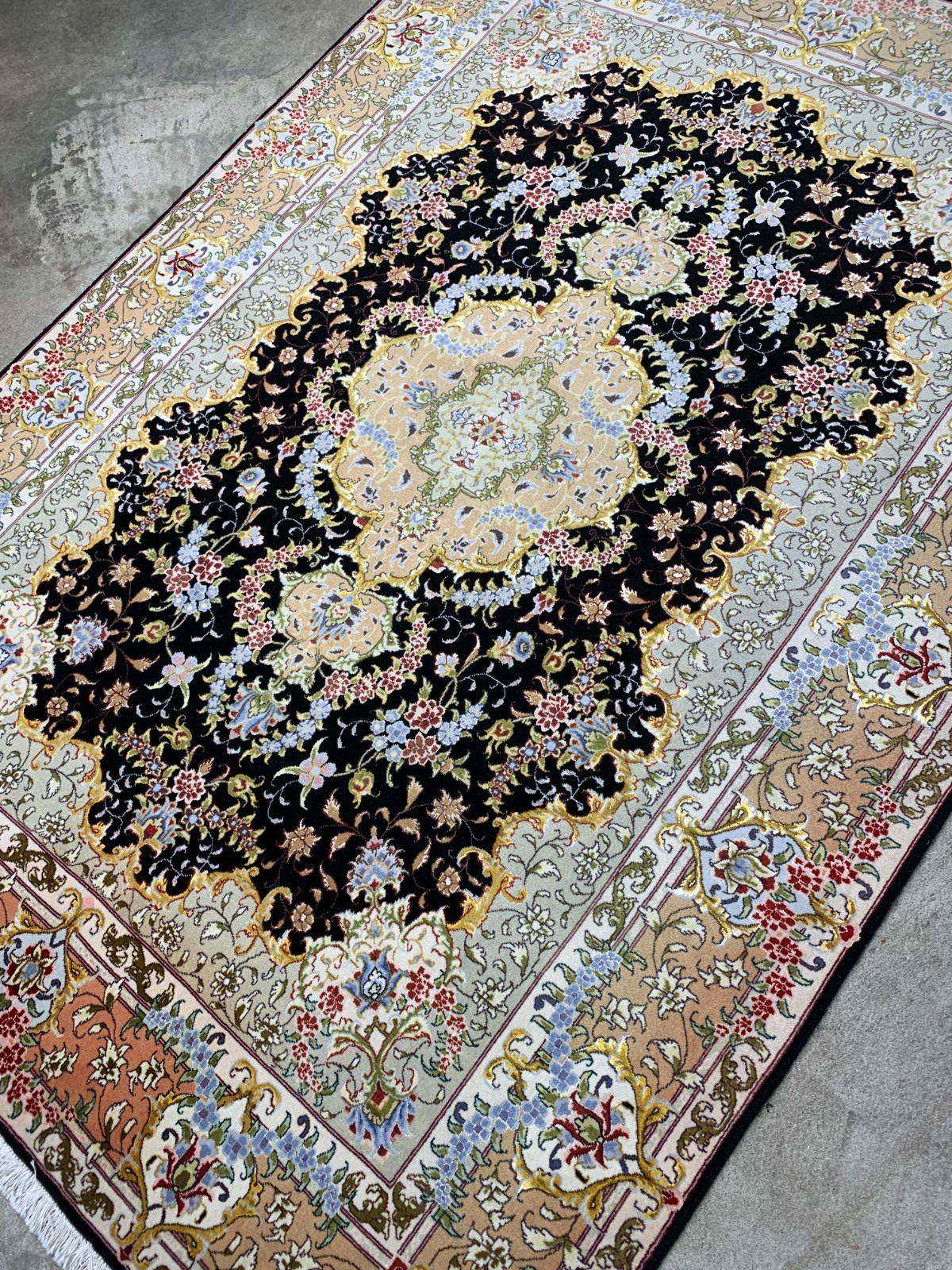5'1"x7'1" Very Fine Hand-Knotted Wool & Silk Blend Tabrize Carpet - Area Rug