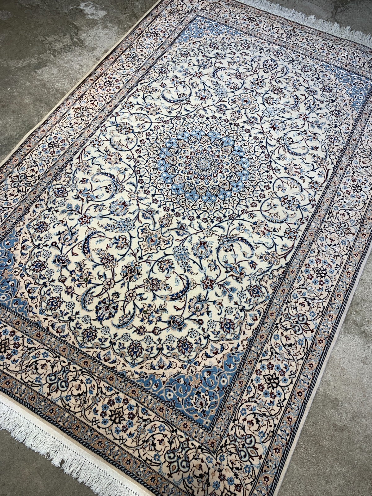 4'2"x6'7" Fine Hand-Knotted Wool & Silk Blend Naine Carpet - Area Rug