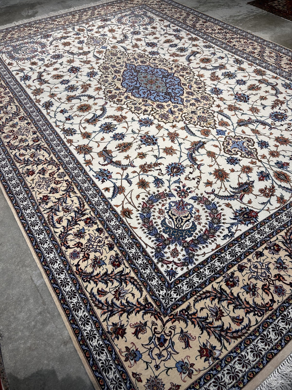 8'6"x12' Extra Fine Hand-Knotted Wool & Silk Isfahane Rug