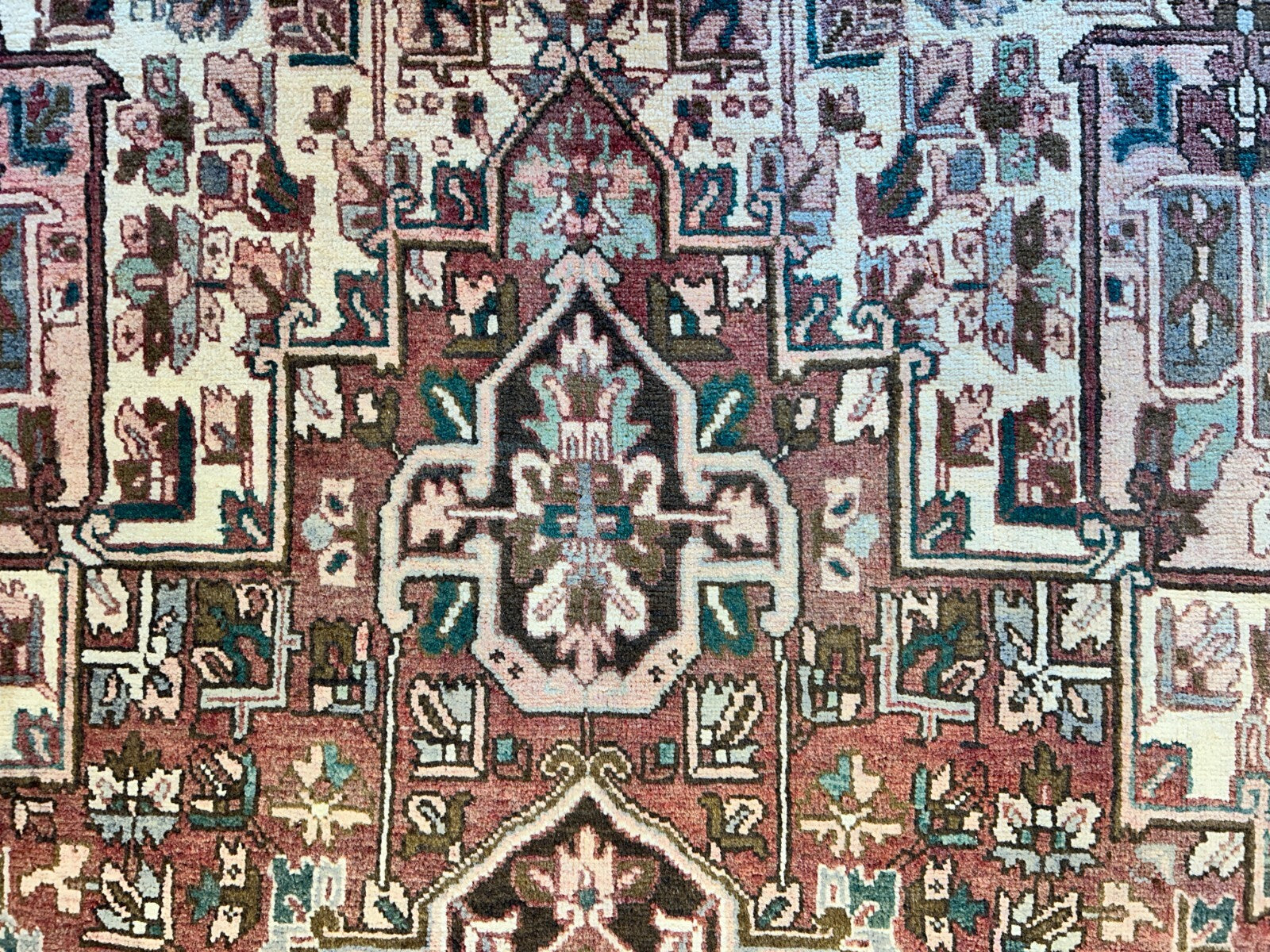 7'5"x11'5" Hand-Knotted 100% Wool Pile Herize Rug