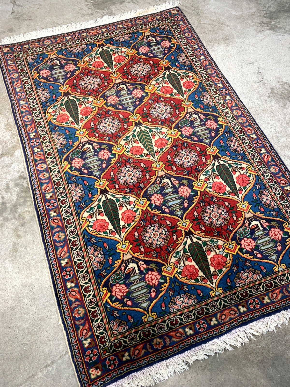 3'3"x5'2'' Hand-Knotted 100% Wool Pile Bakhtiarie Area Rug