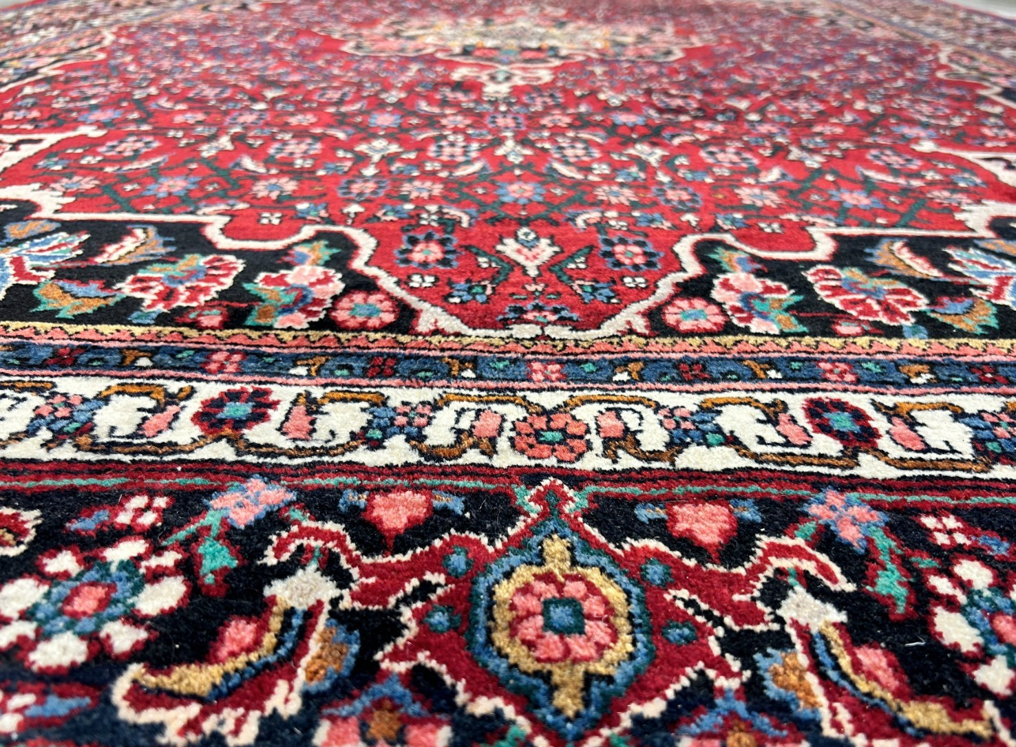 6'7"x10'6" Hand-Knotted 100% Wool Pile Bidjare Carpet - Area Rug