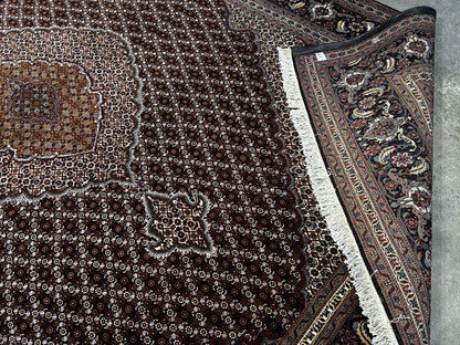 8'4"x11'3" Fine Hand-Knotted Wool & Silk Oriental Rug - Area Carpet