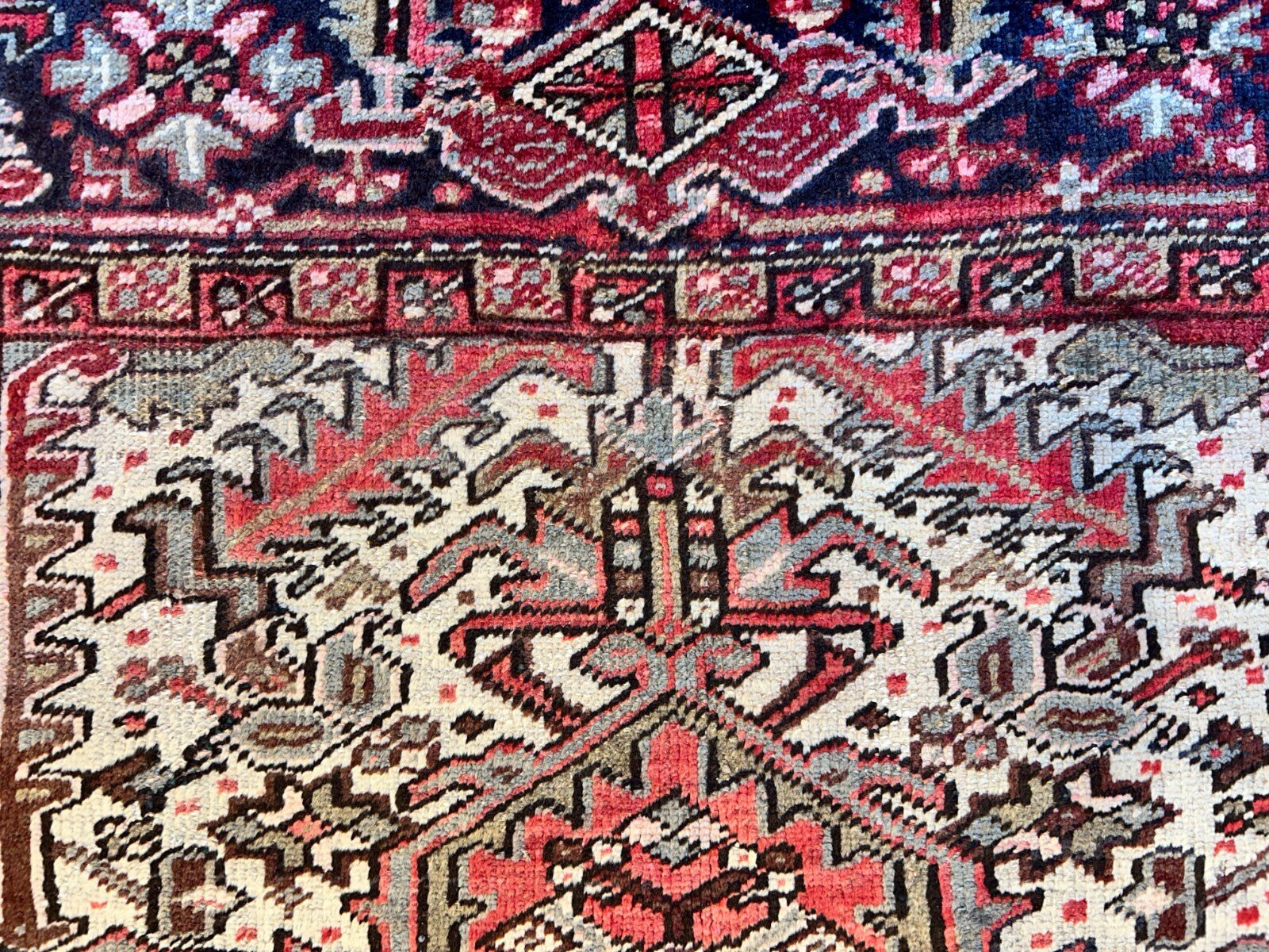 8'10"x11'8" Hand-Knotted 100% Wool Pile Herize Rug