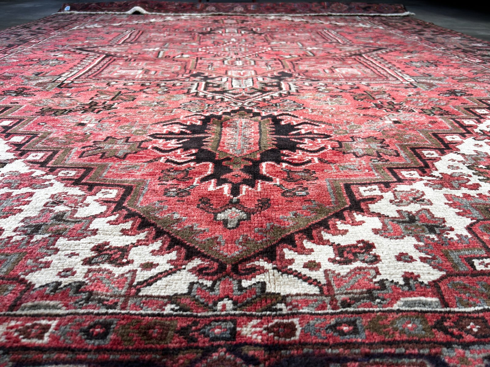 8'3" x 11'0" Hand-Knotted 100% Wool Pile Herize Area Rug - Area Carpet